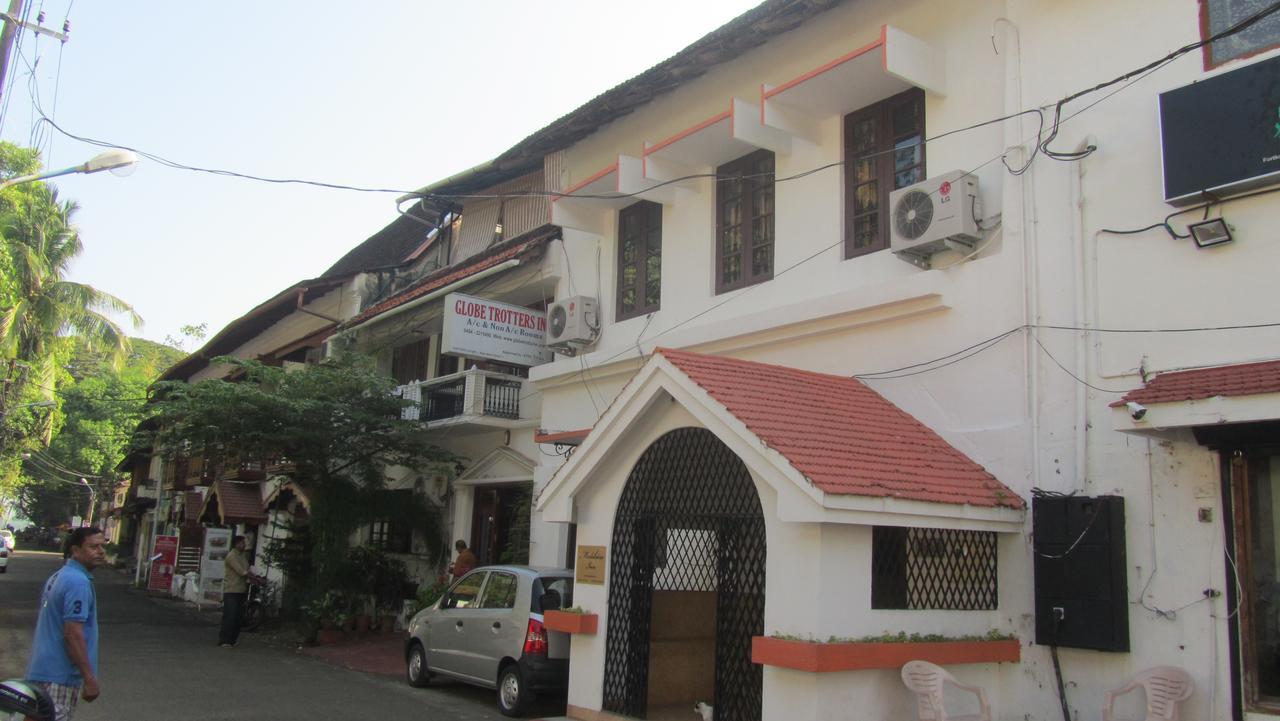 Madeleine Inn Kochi Bagian luar foto